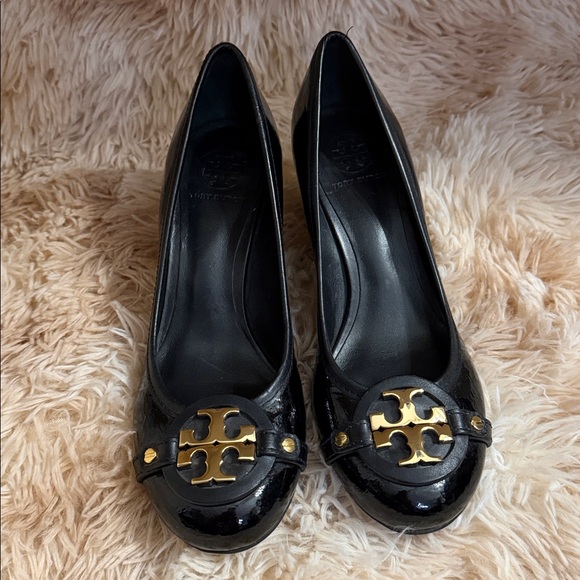 3X HP🌈 Tory Burch Black Patent Leather Logo Heels | Classic Gold Medallion - Picture 2 of 11